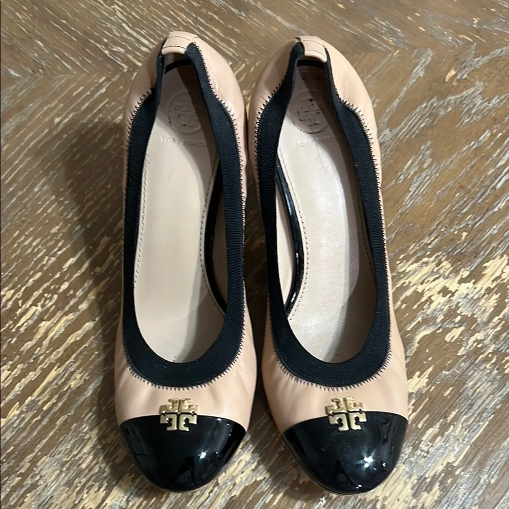 Tory Burch Women's Black and Tan Ballet Flats - Picture 1 of 4